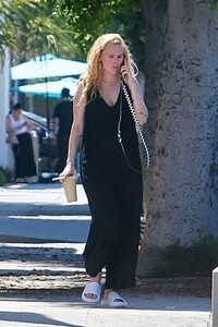 rumer-willis-out-for-iced-coffe-n-west-hollywood-08-15-2023-5.jpg