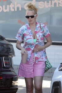 rumer-willis-out-for-smoothie-in-west-hollywood-08-12-2023-0.jpg