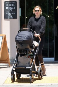 rumer-willis-out-with-her-baby-in-calabasas-06-20-2023-0.jpg