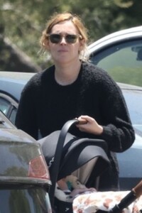 rumer-willis-out-with-her-baby-in-calabasas-06-20-2023-6.jpg