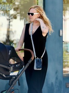 rumer-willis-shopping-at-clare-v-in-west-hollywood-08-15-2023-2.jpg