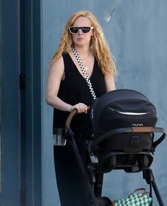 rumer-willis-shopping-at-clare-v-in-west-hollywood-08-15-2023-5.jpg