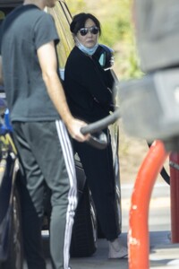 shanne-doherty-at-a-gas-station-in-malibu-03-09-2022-0.jpg