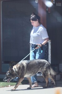 shanne-doherty-out-with-her-dog-up-in-calabasas-07-19-2022-6.jpg