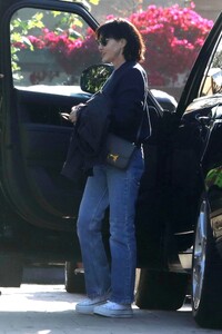 shannen-doherty-out-for-dinner-with-her-mom-at-zoho-restaurant-in-malibu-06-22-2023-0.jpg