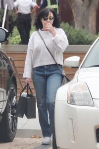 shannen-doherty-out-shopping-in-malibu-05-25-2022-1.jpg