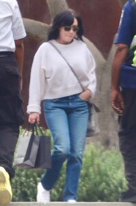 shannen-doherty-out-shopping-in-malibu-05-25-2022-3.jpg