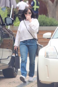 shannen-doherty-out-shopping-in-malibu-05-25-2022-4.jpg