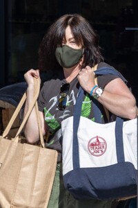 shannen-doherty-out-shopping-in-malibu-11-12-2021-6.thumb.jpg.4f84ac8b0f166813a77de92a569f2f14.jpg