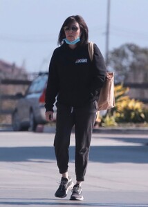 shannen-doherty-out-shopping-with-her-mom-rosa-in-malibu-11-04-2021-3.jpg