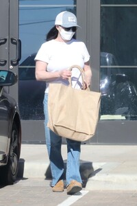 shannen-doherty-out-shopping-with-her-mother-in-malibu-02-07-2022-2.thumb.jpg.589d14a432f70b3bfb987592a4ca383e.jpg