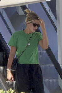 sofia-richie-out-shopping-in-brentwood-08-18-2023-3.jpg