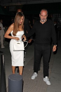 sophia-vergara-out-for-dinner-in-west-hollywood-08-11-2023-4.jpg