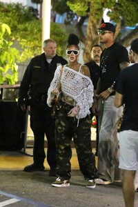 winnie-harlow-and-kyle-arrives-at-drake-s-concert-in-los-angeles-08-13-2023-5.jpg