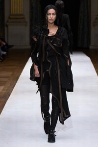 00029-yohji-yamamoto-spring-2024-ready-to-wear-credit-gorunway.jpg