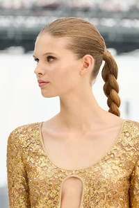 00036-michael-kors-spring-2024-ready-to-wear-details-credit-gorunway.thumb.webp.76ce154dc38240d78288b8ba5f93d860.webp