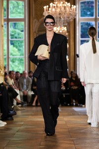 00040-victoria-beckham-spring-2024-ready-to-wear-credit-gorunway.jpg