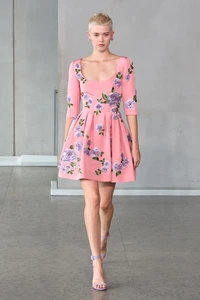 00053-carolina-herrera-spring-2024-ready-to-wear-credit-gorunway.thumb.webp.74401066c137f2e99f05ba20c8eb1dc6.webp