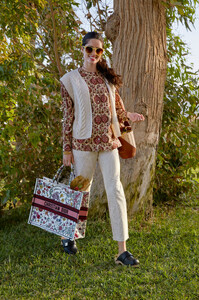 02-ReneePicNic-64_def.thumb.jpg.d8143f6770a99091042e13ff8145172d.jpg