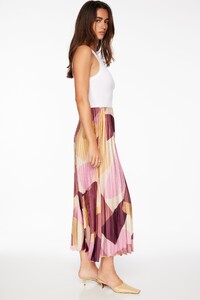 100085061_6UR_alt1_1920x2880.jpg