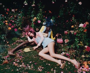 1067055491_HarleyWeirBlumarineSS2021Campaign(7).thumb.jpg.a54decf29b08e544a2339ccd48c068c0.jpg