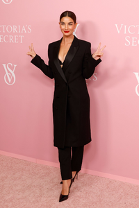 Victoria's Secret Celebrates The Tour '23 [7].png