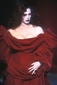 1181826890_ThierryMugler1983WomenRTW20.thumb.jpg.db5a54570d2aeed9c3333050faf2f53e.jpg