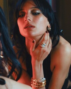 1261105227.jpg