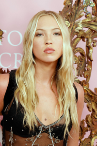 1265531263_VictoriasSecretCelebratesTheTour2339.png