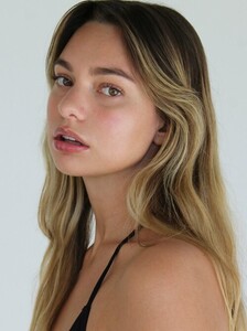1284549723_CORINNEPANKITA-FordModelsPolas_5(1).thumb.jpg.3420aafba255fb7cf75fb8beb903a29b.jpg