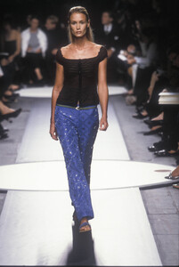 1309294381_AlbertaFerretti2000WomenRTW90.thumb.jpg.35baea0413701635fd0e9f1bdbf07c08.jpg