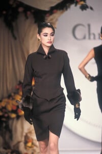 1567737916_ChristianDior1990HauteCouture30.thumb.jpg.1dc359e338f9eb979fc4c6fbf423bd68.jpg