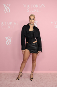 Victoria's Secret Celebrates The Tour '23 [35].png