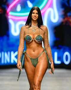 1_Pink-Melon-Swimwear-At-Miami-Swim-Week.thumb.webp.501c712a12e19d9511739b1b8a2e6a70.webp