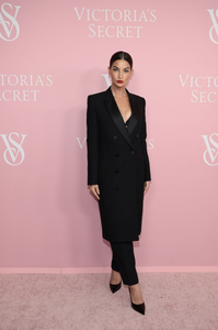 Victoria's Secret Celebrates The Tour '23 [6].png