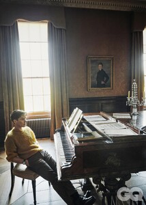Cillian Murphy salon piano.jpg