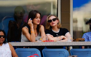 378801678_chloe-2.jpg
