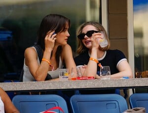 378801916_chloe-20.jpg