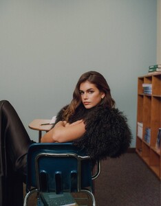 380857715_kaia-gerber-interview-308860-1692051606194-main-2000asasasx0c.thumb.jpg.af7f812f59352213ab12c4b784b69249.jpg