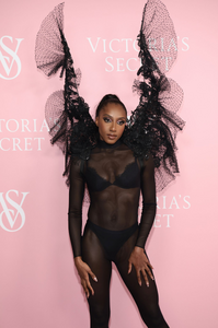 505599943_VictoriasSecretCelebratesTheTour2375.png