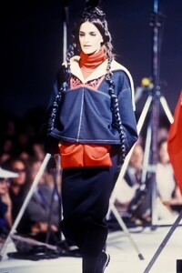 587395502_JeanPaulGaultier1992WomenRTW48.thumb.jpg.bb480ea29bf5e030fef3c05046c6008d.jpg