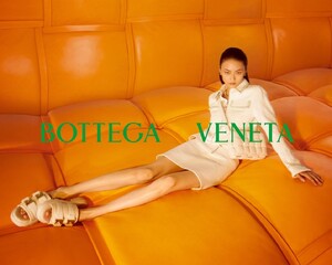 9-bottega-veneta-chinese-new-year-2022-collection.thumb.jpg.1b648211c206c77f40d36a78920c752e.jpg