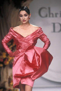 983536372_ChristianDior1990HauteCouture93.thumb.jpg.41acd8cbc60b89b05101de3b45d71b16.jpg