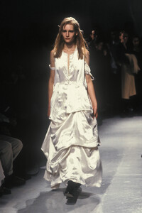 AnnDemeulemeester1994WomenRTW41.thumb.jpg.720edfe79391a53a0f5dbc01e506154b.jpg