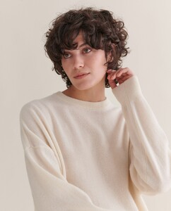 BUTTERMILK_CASHMERE_SWEATSHIRT_3_043525b3-d33a-4a0e-802a-b83ca1a5240b.thumb.jpg.46be47024095ea22f5a60bfae1bfce5b.jpg