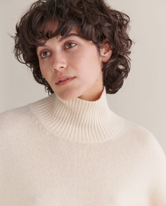 BUTTERMILK_HIGH_NECK_JUMPER_5_54e993d1-2ccb-491c-99d4-c5c83e0c6280.thumb.jpg.98e7df4e6b6febf172390c0ab167ca16.jpg