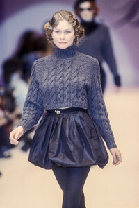 Blumarine1993WomenRTW1.thumb.jpg.b25caa6b6fdbcd67627f75b78c10da91.jpg