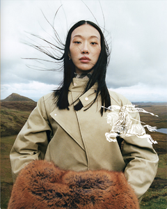 Burberry-FW-2023-by-Tyrone-Lebon-00007.thumb.png.0dc37a3ebd1363f2cd2654dfa203aafd.png
