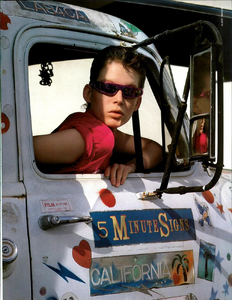 California_Watson_Vogue_Italia_April_02_1985_10.thumb.png.f68dcc4cf0df377f2d1daf5865d1f409.png