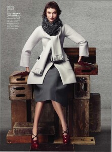 Cover_McDean_US_Vogue_October_2012_05.thumb.jpg.631216c267e283ef24f535bb4e4cecdc.jpg